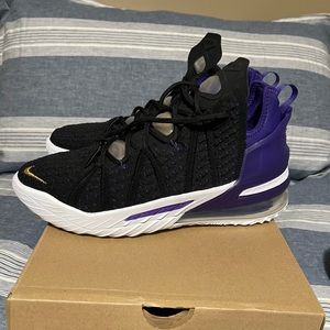 Lebron 18 Mens Size 9 Like New in Lakers Colorway